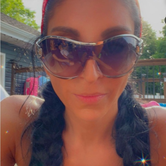 Meet your Posher, Angela - Picture 3 of 5